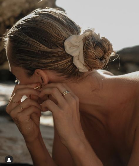 How to style a loose bun: the perfect casual chic look